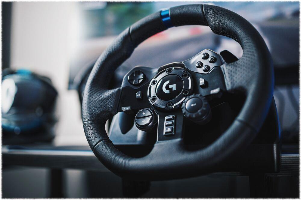 Buy the Logitech G923 TrueForce Sim Racing Wheel For Playstation 4